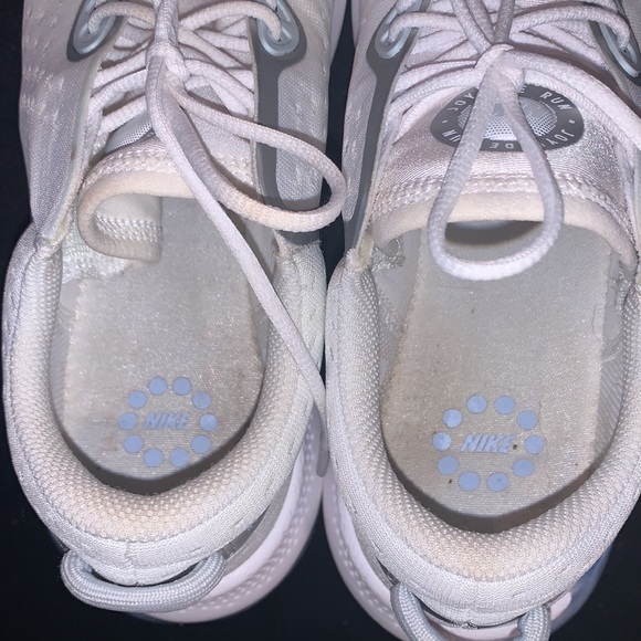 ⭐️WOMEN NIKE JOYRIDE RUNNERS SHOES ⭐️ - Picture 9 of 16